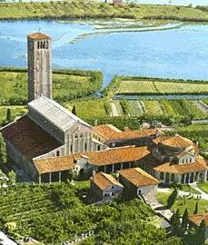 Xtrallusion offers characteristic Bed and Breakfast, B&B, Guest House, Hotel, Albergo and Country Lodge accommodation in Italy. Plus independent self-guided Walking, Adventure, Activity, Skiing and Paragliding Holiday itineraries on the Italian Rivieras, in the Italian Lakes, in the Italian Alps and in some of the most beautiful corners of Italy.